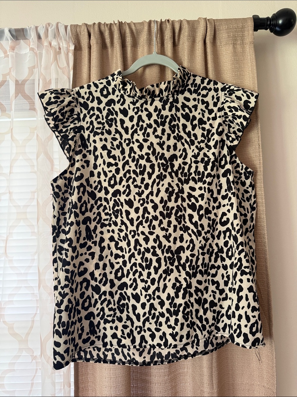 Sleeveless Black & Cream Leopard-Print Ruffle-Shoulder Blouse